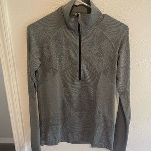 LULULEMON !!!!!! Great condition quarter zip!!!!!